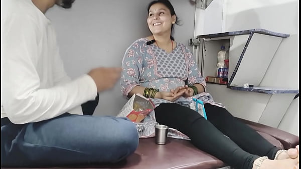 Ibu Mertua Tante Digoyang Keras Di Kereta Dari Kashmir Ke Kanyakumari