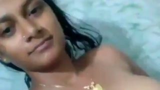 Gadis Desi Panas Dengan Tubuh Seksi Dan Telanjang Dalam Video Mms