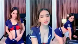 Gadis Nakal Berbaju Seragam, Menggoda Dengan Tubuh Seksi