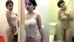 Live Streaming Sensual: Mandi Basah Yang Menggoda