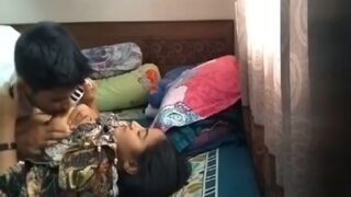 Pria Bertunangan Nikmati Malam Panas Dengan Pacar Polosnya