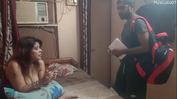 Teman-teman Ngentot Ibu Tiriku, Aku Rekam Semuanya Dengan Suara Hindi Yang Jernih