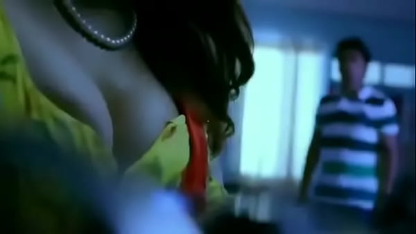Desi Bhabhi Yang Menggoda: Kisah Asmara Penuh Nafsu Dan Rayuan
