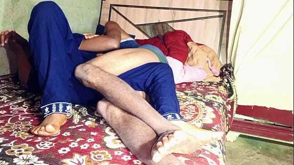 Bhabhi Ki Raat Bhar Zor Zor Se Chudai Ghar Ke Andar, Step Behen Ka Bhi Maza Aaya.