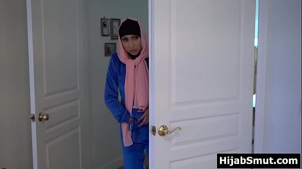 Gadis Muslimah Nakal Dihukum Keras Oleh Pemimpin Masjid