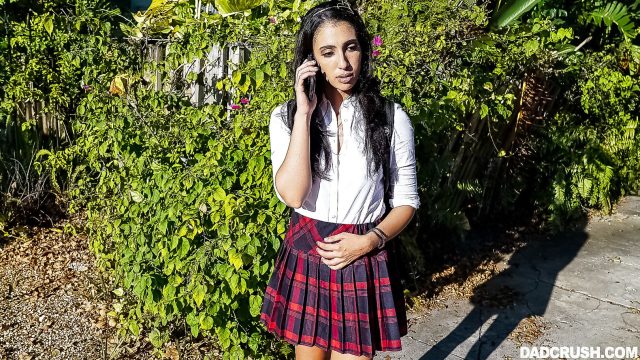 Ayah Ngewe – Angelica Cruz Kena Kontol Sebelum Waktunya