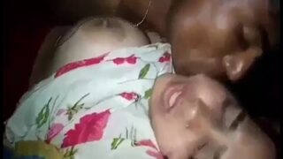 Gadis Seksi Mengizinkan Pria Miskin Menembus Vaginanya Dalam Video Mms Desi