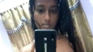 Gadis Tamil Belia Telanjang Bugil Berpose Mesra Di Kamar Untuk Pacar
