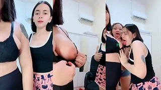 Jilat Puting Sambil Ngentot Bareng Host, Nikmatnya Bikin Teler!