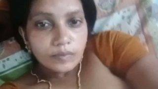 Mallu Aunty Punya Dua Gunung Emas Yang Bikin Ngiler, Siap Digoyang Dan Digelutin.