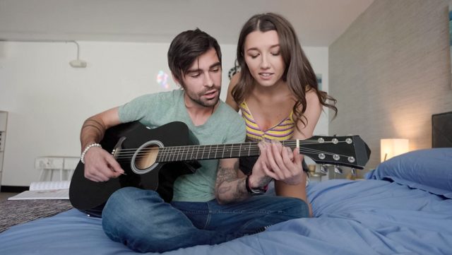 Reality Kings – Guru Gitar Paling Hot Yang Bikin Kamu Mau Belajar Sambil Ngerasa