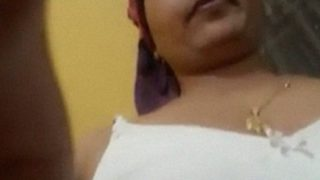 Tante Bhopal Pamer Tubuh Telanjang Dalam Video Selfie Menggoda