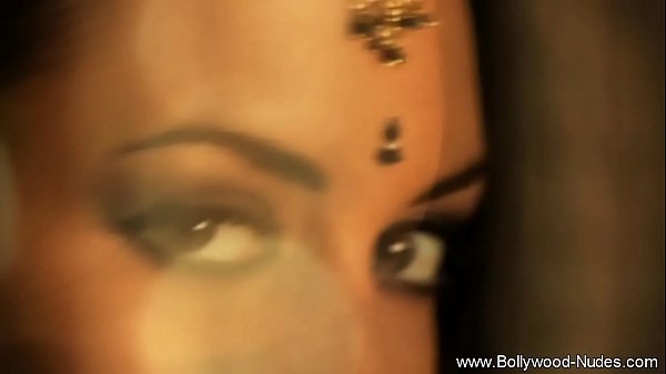 Gadis India Seksi Yang Menggoda Dan Penuh Nafsu