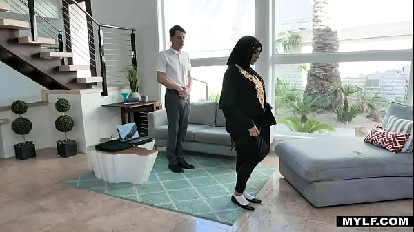 Arab Milf Kylie Kingston Ngidam Kontol Muda, Sampai Teler