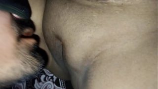 Pasangan India Beraksi Diam-diam Di Ranjang