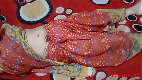 Gadis India Bersari Merah Menggoda Kekasih Dalam Video Panas
