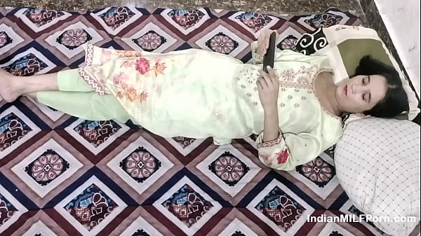 Adik Tiri India Nonton Film Panas Di Ponsel, Dihardfuck Ganas Oleh Kakak Tirinya – Suara Menggairahkan