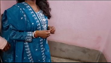 Desi Pembantu India Lagi Dihajar Kontol Kasar Pertama Kali, Memek Sempitnya Digenjot Habis-habisan, Crot Di Dalem