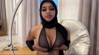 Gadis Muslim Arab Berhijab Dihardcore Oleh Pria Berotot