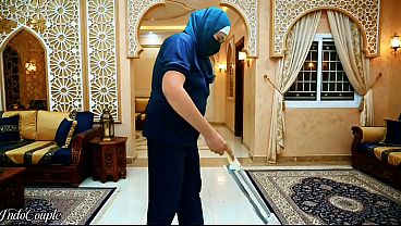 Hijab Indonesia Pembantu Rumah Tangga Disuruh Ngentot Mulut Sama Majikan, Telan Habis Air Mani.
