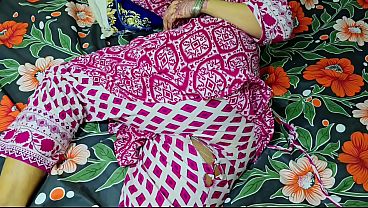 Ibu Tiri Celananya Sobek, Lalu Anak Tiri Ngegenjot Memek Ibu Tiri Sampai Pantatnya Bulat-bulat.