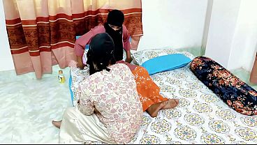 Desi Bhabhi Memuaskan Diri Dengan Mainan Getar