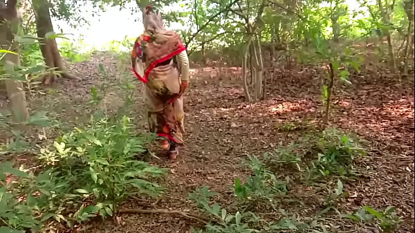 Malam Natal Liar Di Hutan Dengan Desi Radhika Yang Menggairahkan