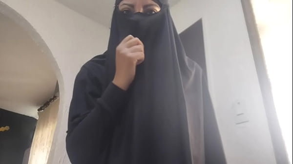 Arab Milf Menggairahkan, Mengocok Memek Sampai Muncrat Dan Orgasme Kasar Di Webcam Sambil Berbalut Niqab Xxx