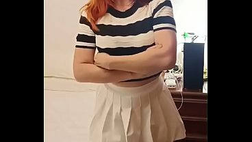 Madre Caliente Seduce Al Amigo De Su Hijastro Con Una Ardiente Mamada Mientras Lo Observa
