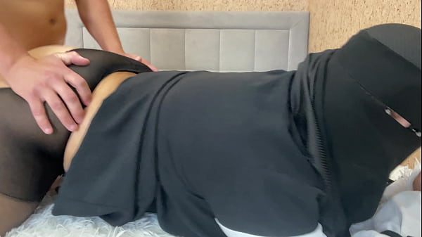 Mami Arab Nunggingin Kontol Gue, Gue Crot Di Memek Sempitnya Yang Basah.