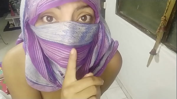 Milf Berhijab Arab Muslim Menggairahkan Mengocok Memek Basah Semburkan Air Menerjang Di Live Webcam