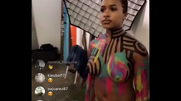 Tonton Live Instagram-nya, Puting Nyempil Bikin Gregetan, Bikin Ngilu Pengen Jilat.