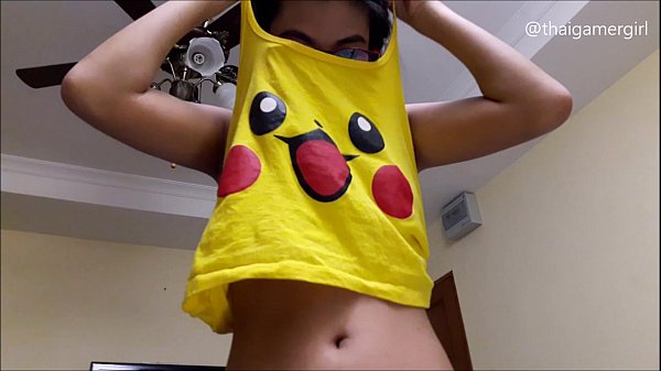 Gadis Kecil Asia Di Kamar Mandi Nanya ‘kamu Bakal Ngapain Pas Ngewein Gue?’, Langsung Buka Baju Sampe Telanjang.