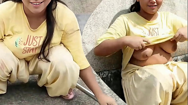 Janda Muda Montok Digebrak Di Atap Rumah, Desahan Basah Kencang, Video Bokep Desa India Panas Bikin Makin Bernafsu.