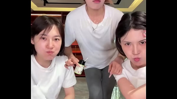 Si Lùn Nóng Bỏng Của Trung Hoa