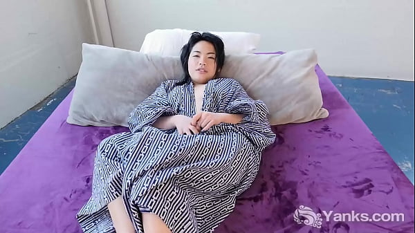 Indo Amatir Nakal Berharap Emas, Sibuk Mainin Memeknya Sendiri Sampe Basah Kuyup.