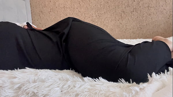 Gadis Arab Abg, Celana Dalamnya Hilang, Siap Digoyang Nikmat.