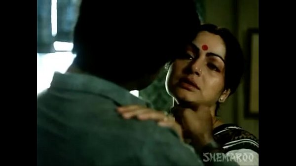 Adegan Mesra Rakhee Yang Menggoda Di Film Paroma – Sensualitas Tak Terlupakan