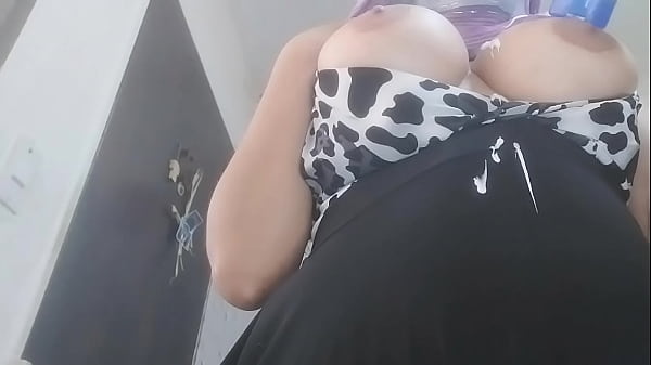 Gadis Arab Seksi Berbalut Niqab Tampilkan Bokong Dan Muncrat Di Webcam Demi Uang