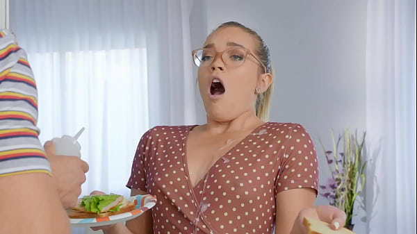 Dia Suka Disodomi Di Dapur