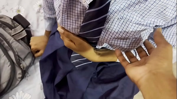 Gadis Sekolah Perawan Desi Digilir Ganas Dengan Berbagai Posisi Di Rumahnya (suara Hindi Menggoda)