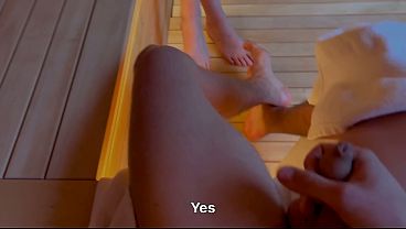 Menggoda Adik Tiriku Di Ruang Sauna Yang Panas