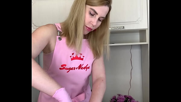 Ibu Mertua Rusia Lagi Waxing Kontol Bulu Lebat Bikin Muncrat