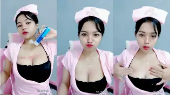 Babyhoki Cosplay Suster Sexy Bling2, Goyangin Tuh Baju Perawat Ketat Biar Makin Basah Liatnya.