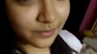 Cewek Pamer Tetek Montoknya – Bugil Solo Ala India