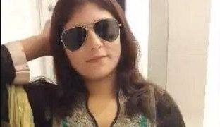 Gadis Pakistan Seksi Pakai Salwar Kamez Di Hotel, Siap Digoyang Di Ranjang.