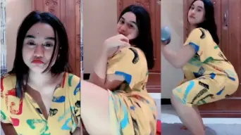 Host Berdaster Cantik Imut, Goyangannya Bikin Tembem Basah Kencang