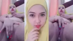 Jilbab Kuning Ngocok Memek Basah, Sange Berat Nungging Minta Digenjot.