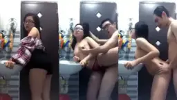 Ngentot Sambil Berdiri Di Rumah Pacar Cina, Kontol Muncrat Di Tembok Kamar