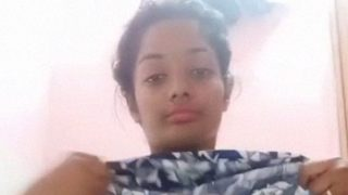 Pertunjukan Topless Gadis Desi Buat Pacarnya, Bikin Si Doi Makin Bernafsu